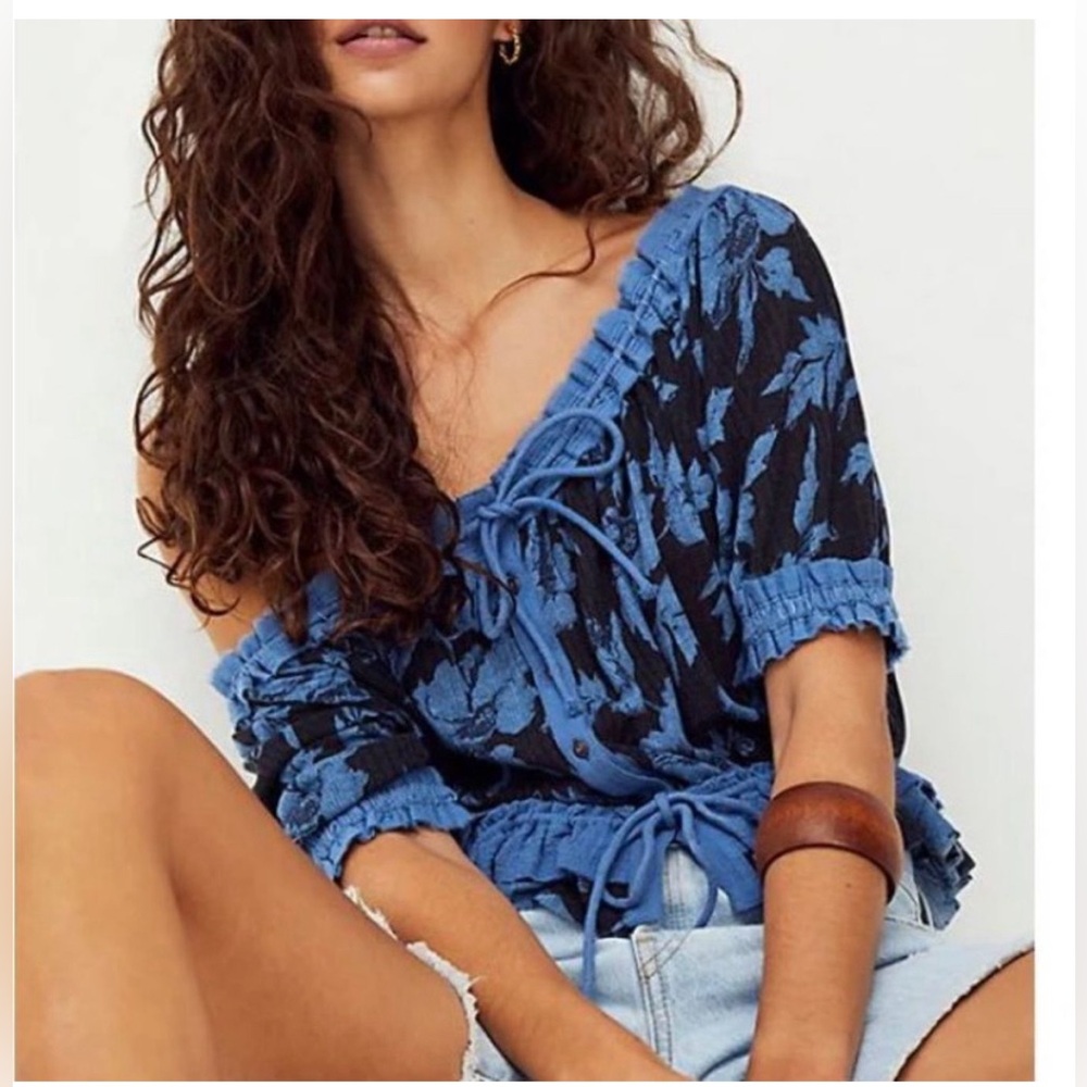 Free People Cropped Blue Blouse - XS oversized 23.5ptp